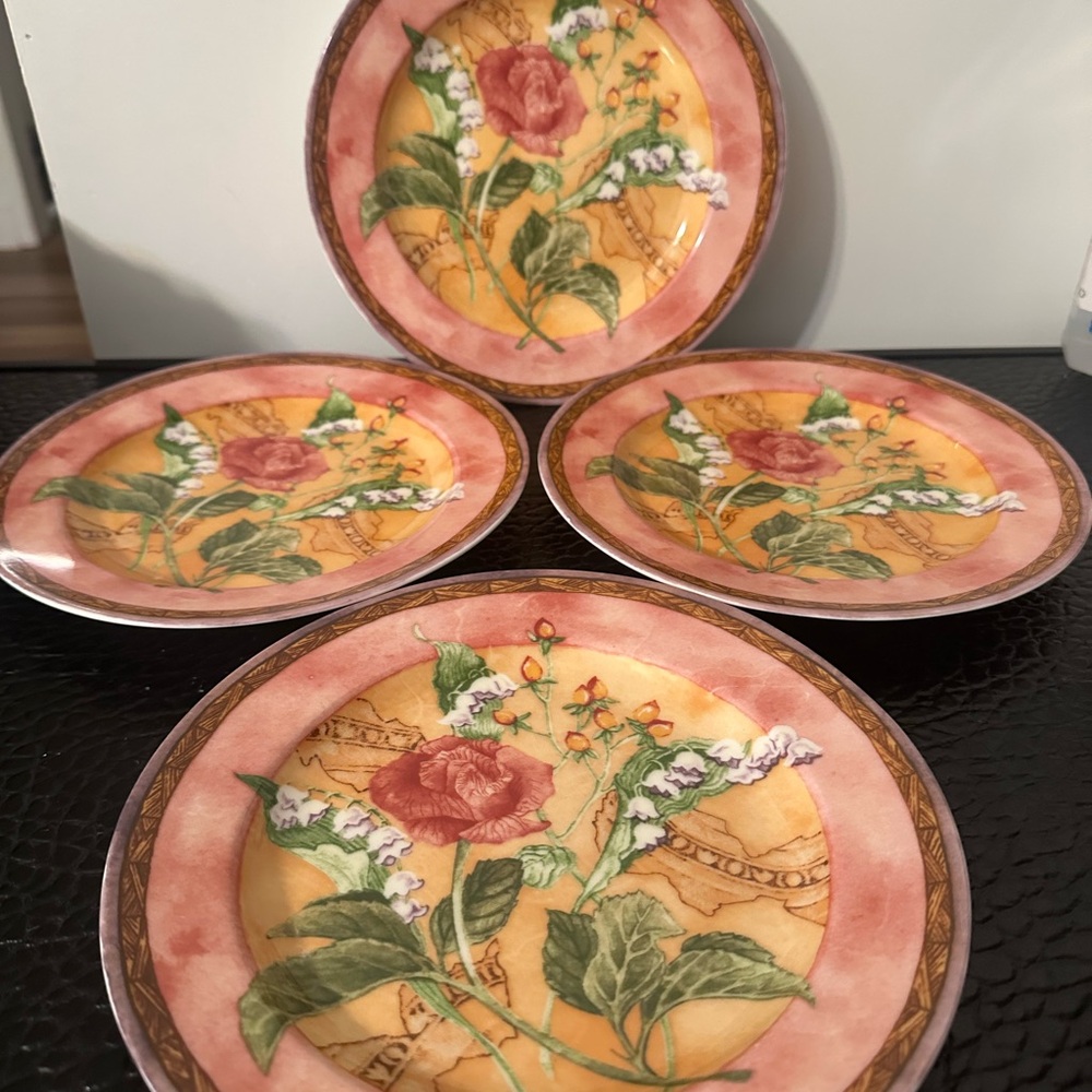DESSERT PLATES 222 FIFTH TUSCANY ROSE
SALAD Or Cake Plates Set Of 4